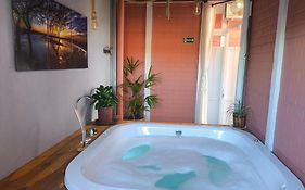 CASA CLIMATIZADA COM HIDROMASSAGEM PRÓXIMO BETO CARRERO E PRAIAS - Casa 2 DuMar Hospedagem